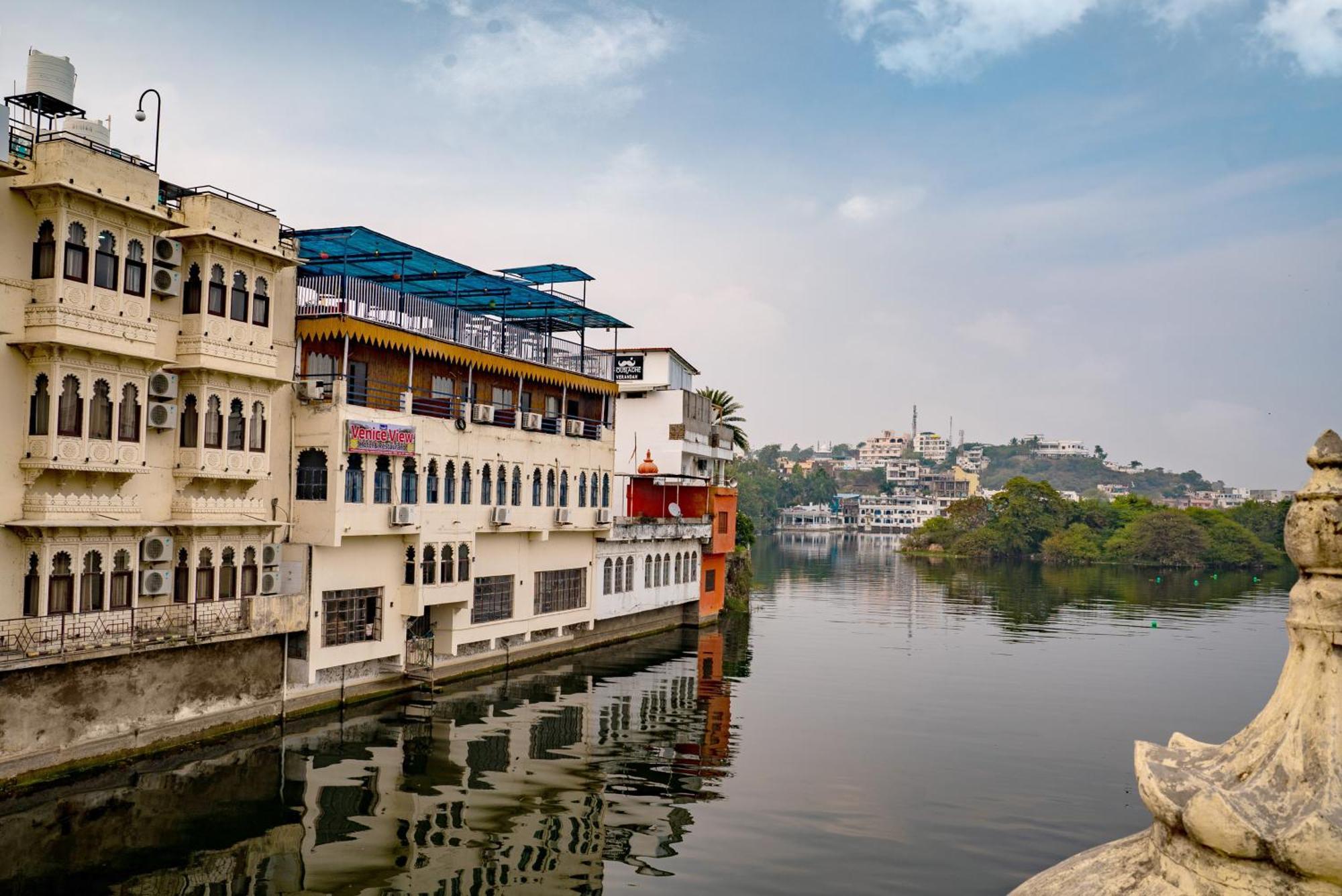 Venice View Hotel & Restaurant Udaipur Eksteriør billede